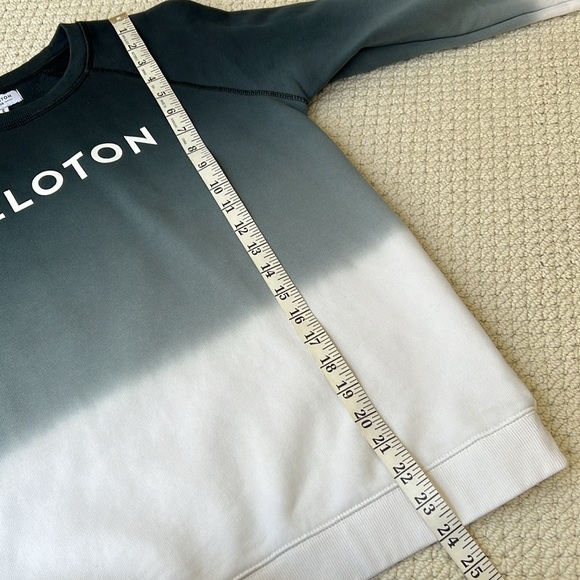 NWOT Peloton ombré sweatshirt size XS/extra-small - Picture 5 of 7